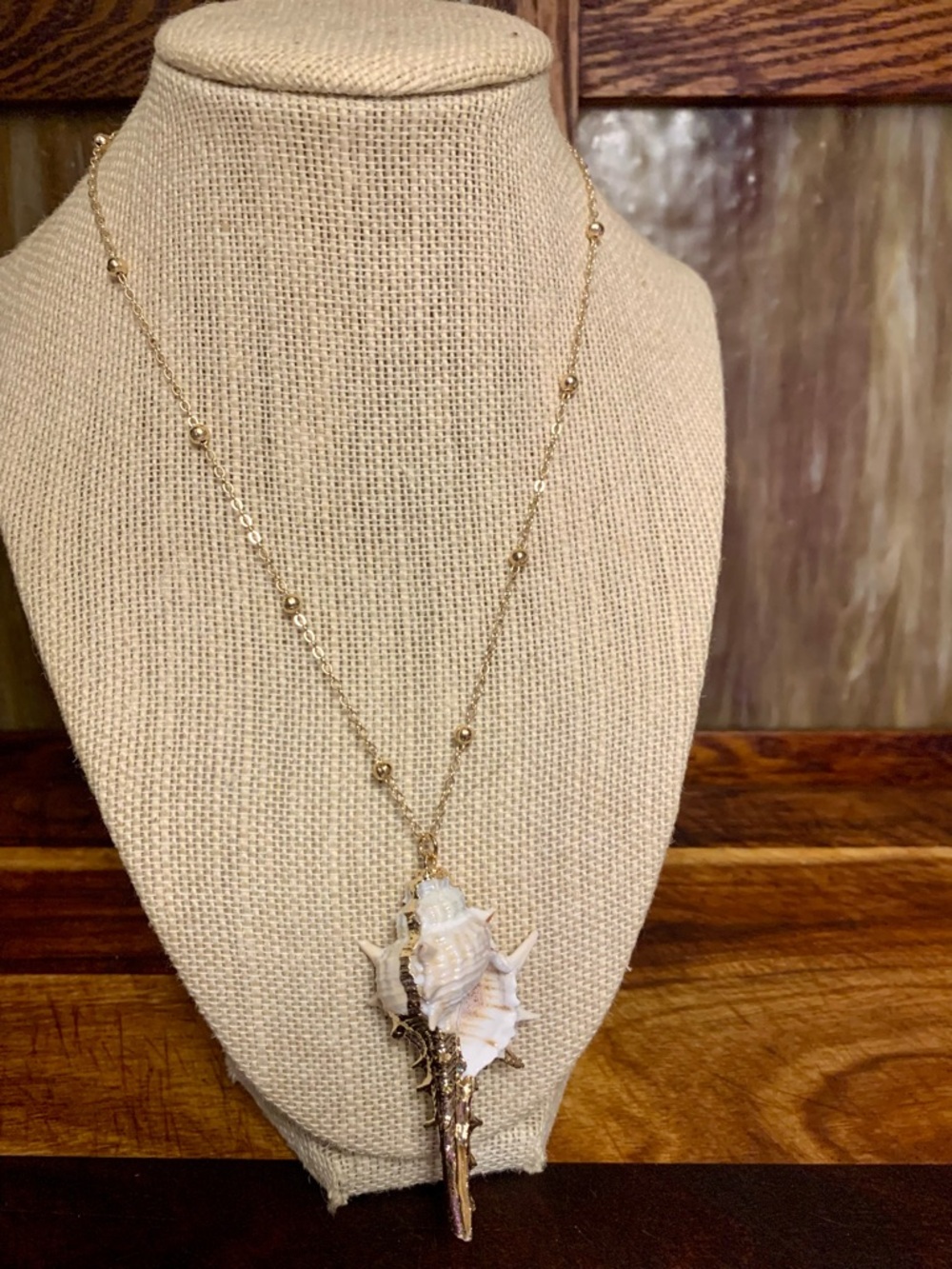 Simple Gold Leaf Natural Shell Necklace Mini Conch Shell - Picture 2 of 7